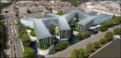 De quelle grande école sort-il diplômé ?