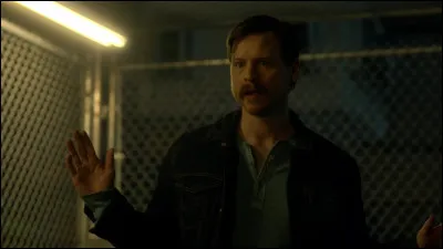 Connais-tu son nom de famille ?
Indice sur le nom de la série : 👼✝️🕵️‍♀️💕