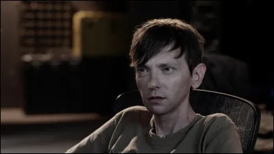 Connais-tu son nom de famille ?
Indice sur le nom de la série : 🧟🧬☠️🤪