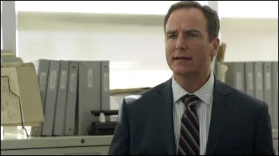 Connais-tu son nom de famille ?
Indice sur le nom de la série : 🧟‍♀️👩‍🦳🥘👮☠️