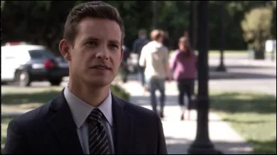 Connais-tu son nom de famille ?
Indice sur le nom de la série : 🤥☠️👧🏻👧🏻👧🏼👧🏾