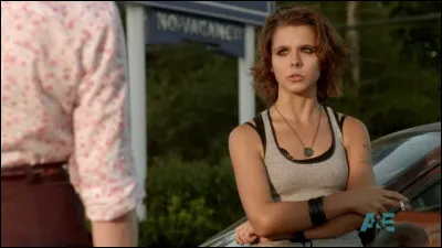 Connais-tu son nom de famille ?
Indice sur le nom de la série : 🏨🔪