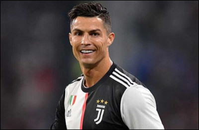 Il joue au Portugal et à la Juventus Turin.