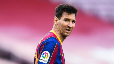 Il joue au FC Barcelona et dans l'équipe d'Argentine.