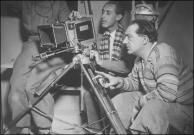 Joseph Goebbels lui proposa de devenir le cinéaste du IIIe Reich. Il fuit lAllemagne pour l'Amérique. 
Qui est ce grand réalisateur ?