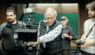 Qui est ce réalisateur franco-grec dont une partie de sa carrière consistait à dénoncer des pouvoirs corrompus ?