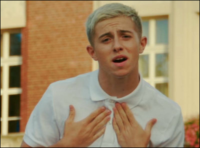 Comment s'appelle sa chienne ?