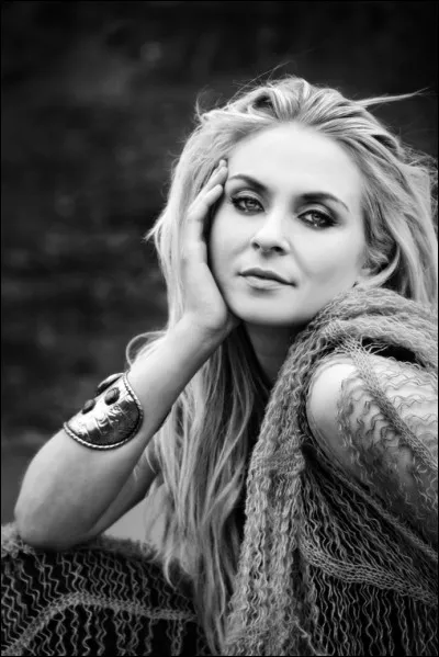 Complétez : 
"Komi mjúk til..."