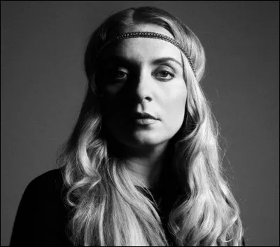 Complétez : 
"Eg er þrællinn..."