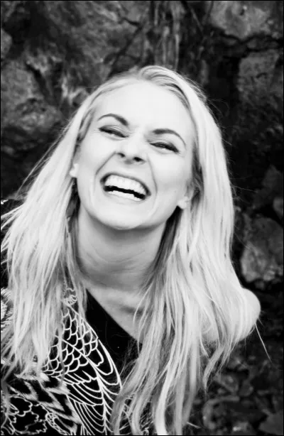 Complétez : 
"Hölds hverri..."