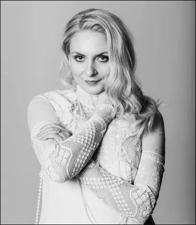 Complétez : 
"Send þú, meyjar..."