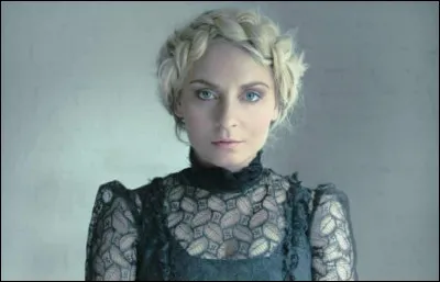 Complétez : 
"Þú kvaddir og allt varð svo..."