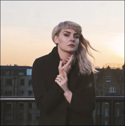 Complétez : 
"Hvert andvarp frá einmana..."