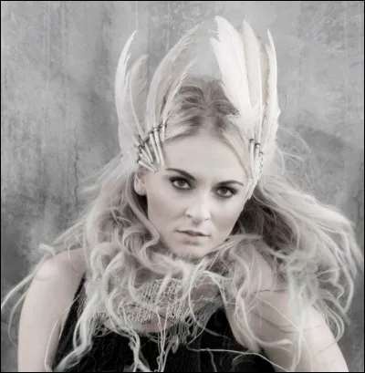 Complétez : 
"Hvert orð sem var myndað án..."