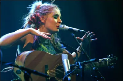 Complétez : 
"Um eg nú vaknaði..."