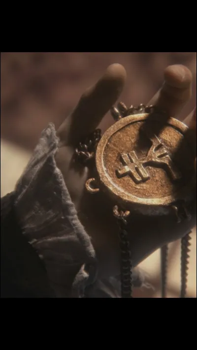 Qui a été marqué(e) par le médaillon du Spectre ?