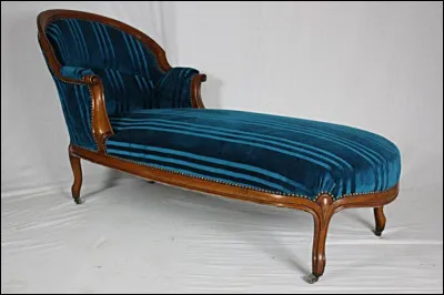 Quel est le nom de ce meuble antique ?