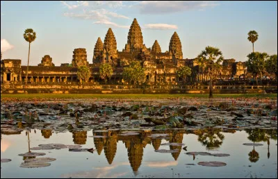 Où se situe le site archéologique d'Angkor ?