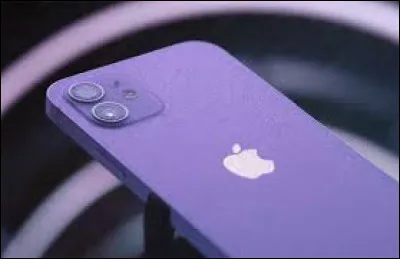 Quelle est la marque de ce téléphone portable de couleur violette ?