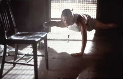 Dans quel film Demi Moore est-elle militaire ?