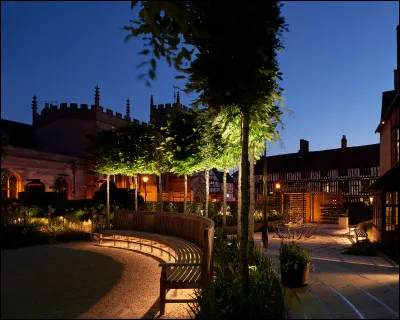 Quelle est la ville natale de William Shakespeare ?