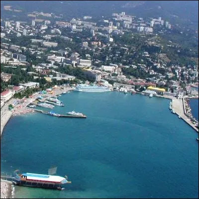 Au bord de quelle mer se trouvent les villes de Yalta et d�Odessa ?