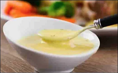 Quelle est cette sauce &agrave; base de beurre, de jaunes d'oeuf, d'&eacute;chalote, d'estragon, de cerfeuil, et de vinaigre de vin ?