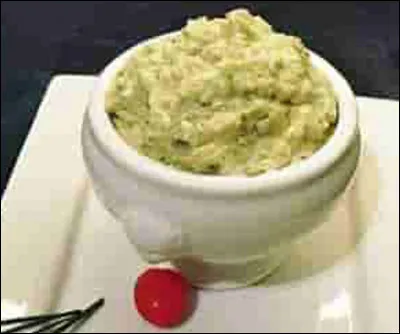 Quelle est cette sauce tr&egrave;s relev&eacute;e compos&eacute;e de mayonnaise, de piment, de ciboulette de persil, de c&acirc;pres et de cornichons ?