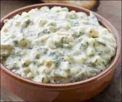 Quelle est cette sauce &agrave; base de jaunes d'oeuf dur &eacute;miett&eacute;s, de c&acirc;pres, de moutarde, d'huile, de vinaigre et &eacute;pices ?