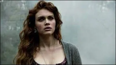 Que fait Peter à Lydia ?