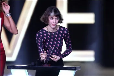 Comment se nomme la chanson que Pomme a écrite sur un prénom ?