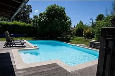 Est-ce que tu as une piscine chez toi ?