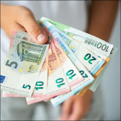 Tu vois un portefeuille par terre rempli de billets, que fais-tu ?