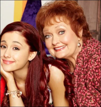 Pourquoi Cat vivait-elle avec sa grand-mère avant ?