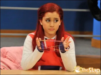 Que fait Cat pendant son temps libre ?