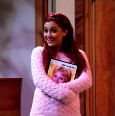 Que dit-elle à chaque fois que quelqu'un sonne à la porte ?