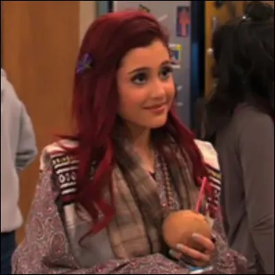 Cat est déguisée en ...