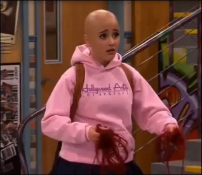 Pourquoi Cat est-elle devenue chauve dans cet épisode ?