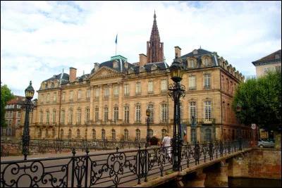 Dans quelle ville de France êtes-vous au Palais Rohan ?