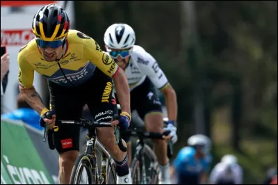 Tu proposes à un ami en vélo de faire une course jusqu'en haut d'une bosse, tu arrives 3 minutes avant lui, comment te sens-tu ?