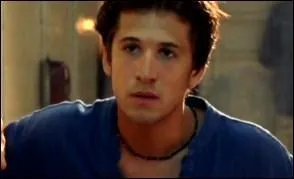 Qui interprte Etienne ?