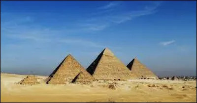 Comment calcule-t-on le volume d'une pyramide ?