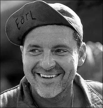 Qui interprte le sergent Earl Sistern ?