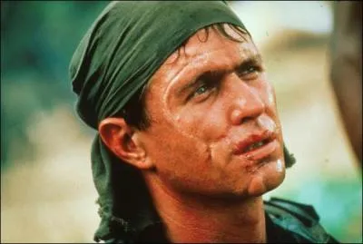 Qui interprte le sergent Barnes ?