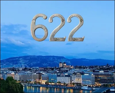 À quel auteur faut-il attribuer le roman "L'Énigme de la chambre 622" ?