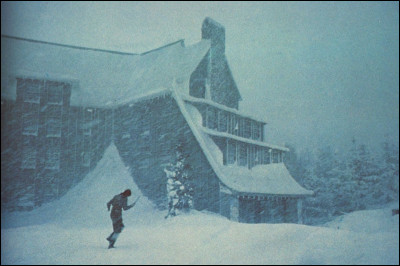 Quel est le nom du grand hôtel isolé dans la montagne dans lequel se déroule l'action du film "Shining" ?