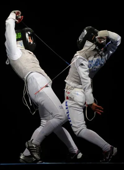 Nicoldy s'est particulièrement illustré en escrime, en tant que grand fleurettiste quizzbizien. Laquelle de ces parties du corps ne permet pas d'obtenir un point lors d'une attaque au fleuret, en compétition d'escrime ?