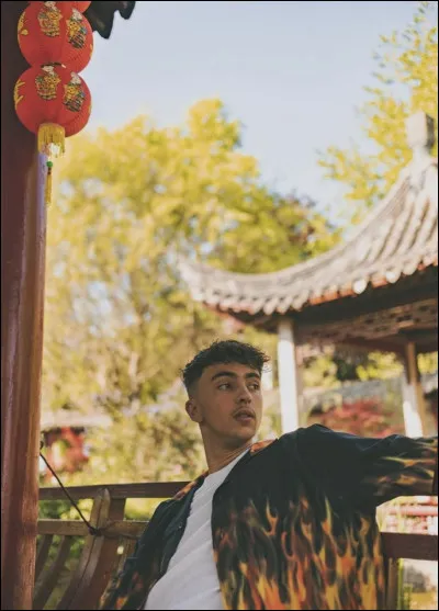 Sa chaîne secondaire est :