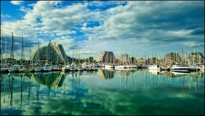 La Grande-Motte : dans quel département est-elle située ?