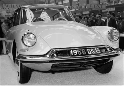 Quel est le type de transmission de la Citroën DS 19 de 1956 ?